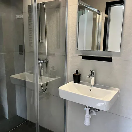 Moho Xl بيت شباب